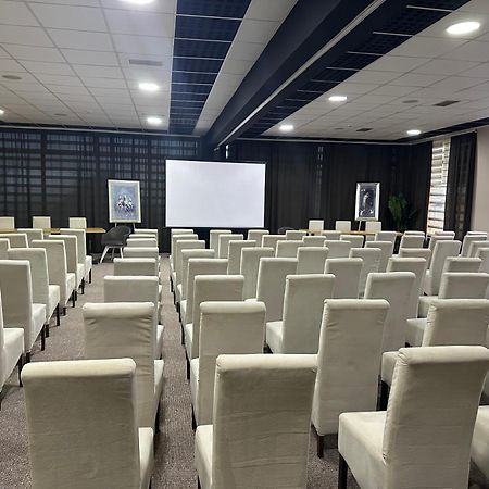 Garnet Hotel & Event Centar Ρούμα Εξωτερικό φωτογραφία