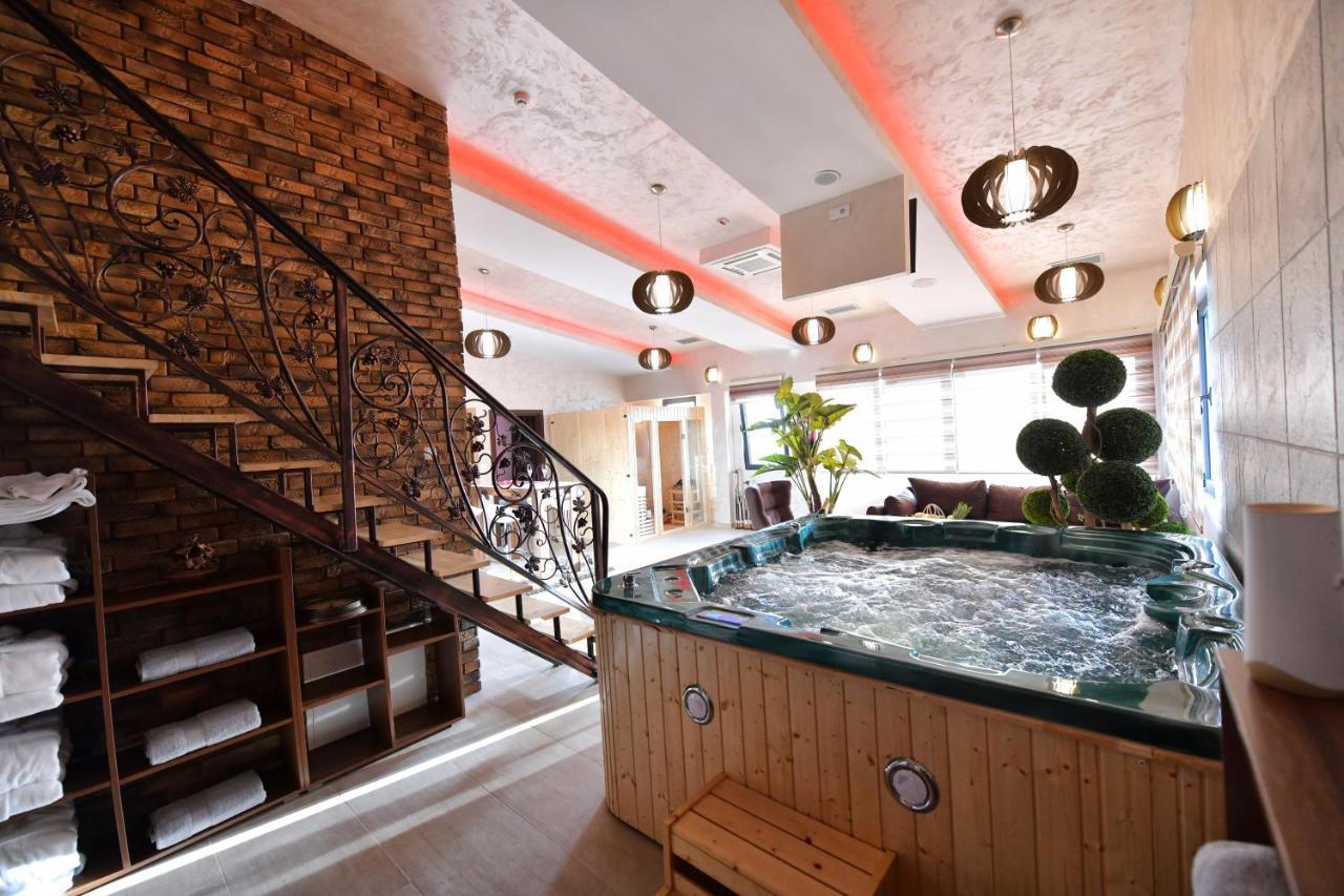 Garnet Hotel & Event Centar Ρούμα Εξωτερικό φωτογραφία