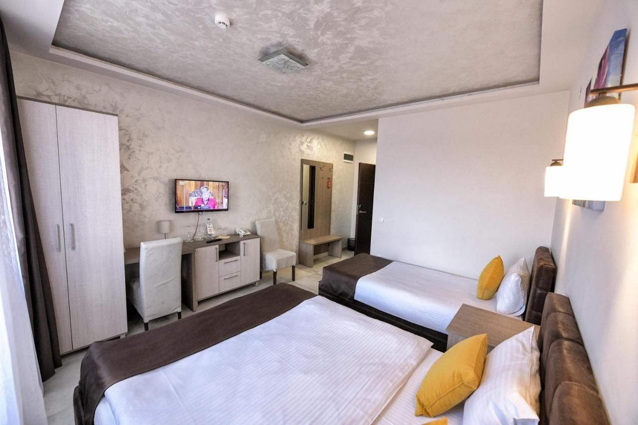 Garnet Hotel & Event Centar Ρούμα Εξωτερικό φωτογραφία