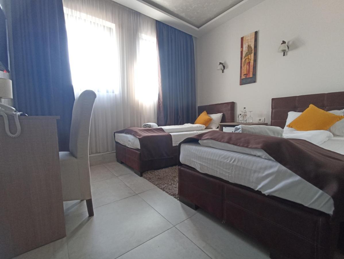 Garnet Hotel & Event Centar Ρούμα Εξωτερικό φωτογραφία