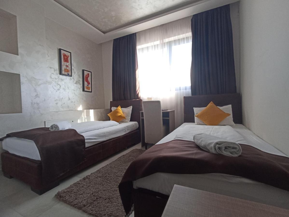 Garnet Hotel & Event Centar Ρούμα Εξωτερικό φωτογραφία