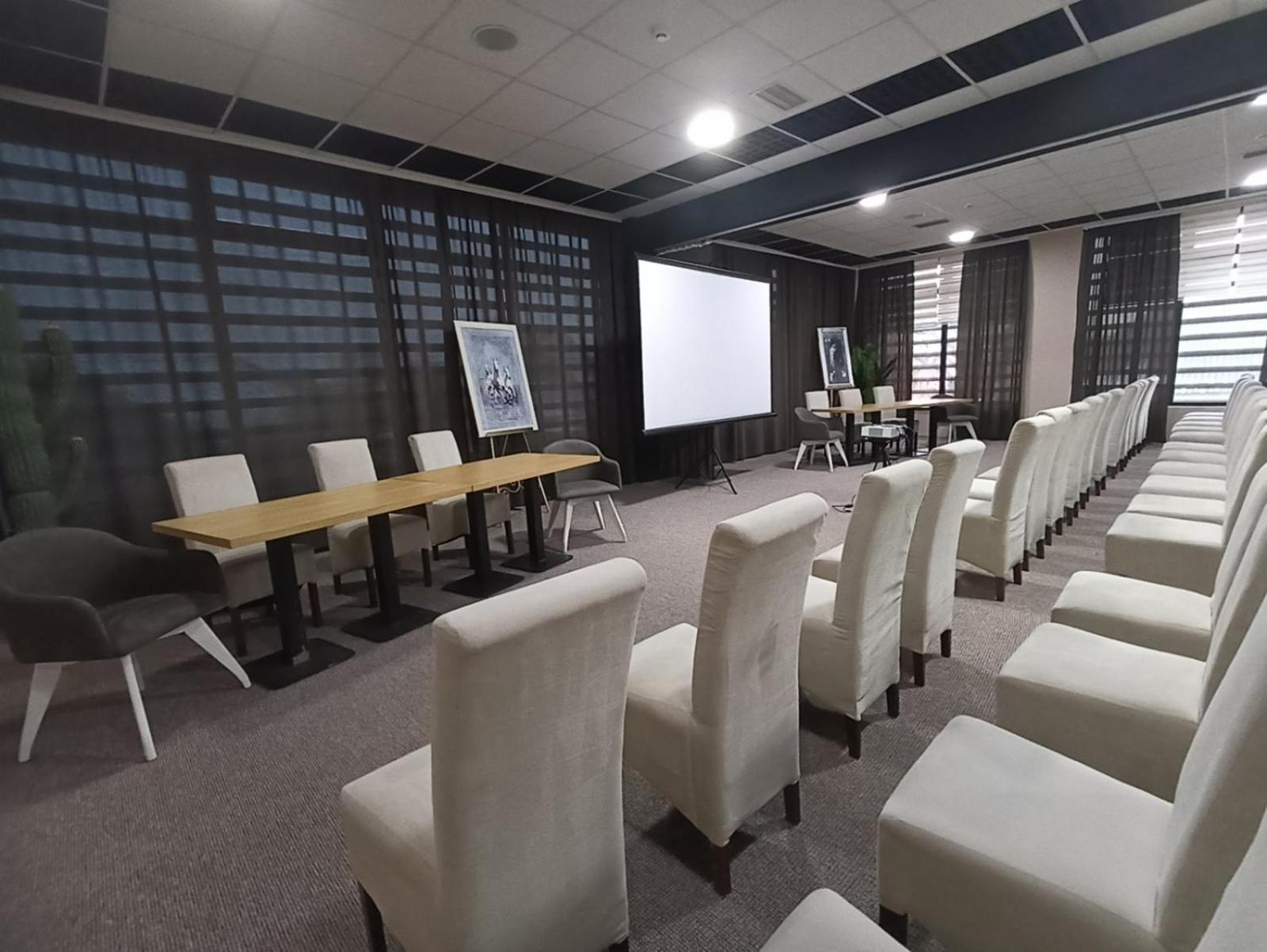 Garnet Hotel & Event Centar Ρούμα Εξωτερικό φωτογραφία