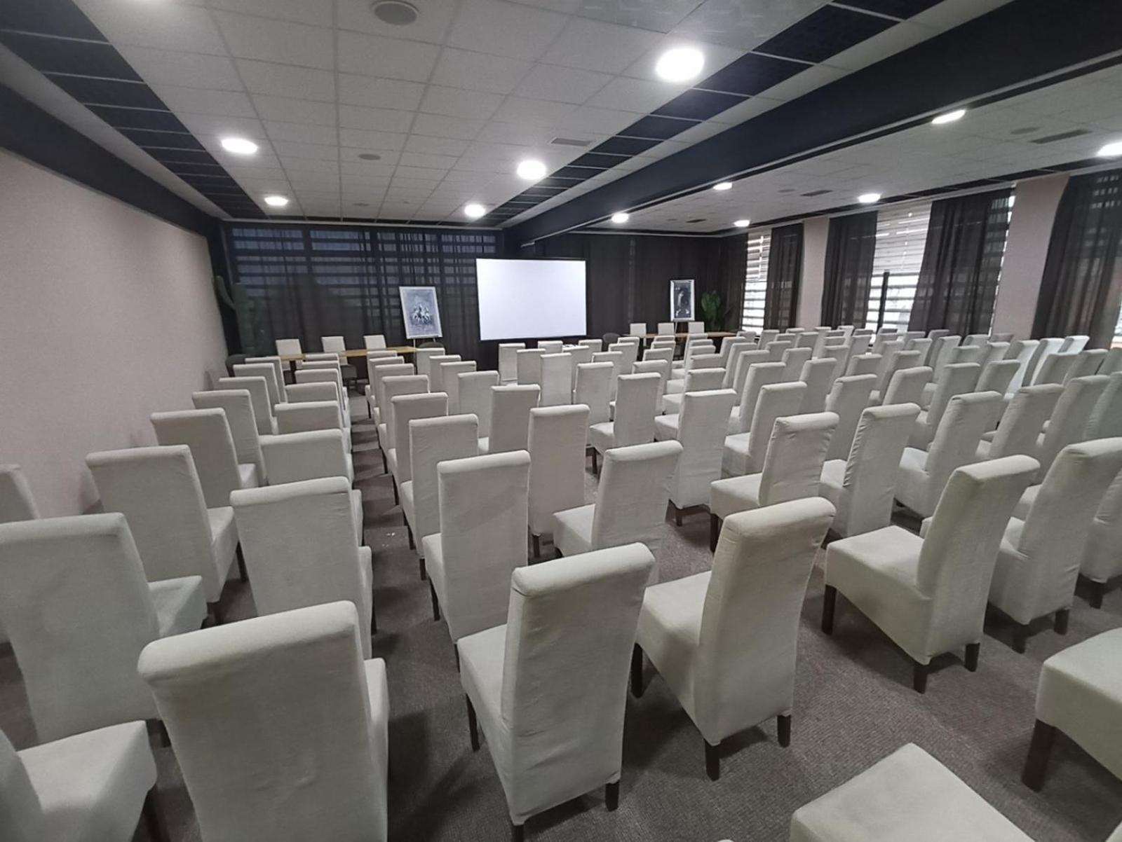 Garnet Hotel & Event Centar Ρούμα Εξωτερικό φωτογραφία