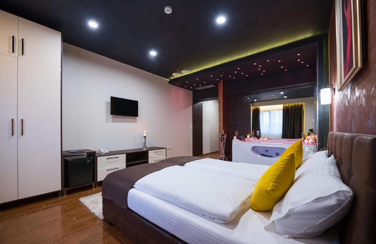 Garnet Hotel & Event Centar Ρούμα Εξωτερικό φωτογραφία